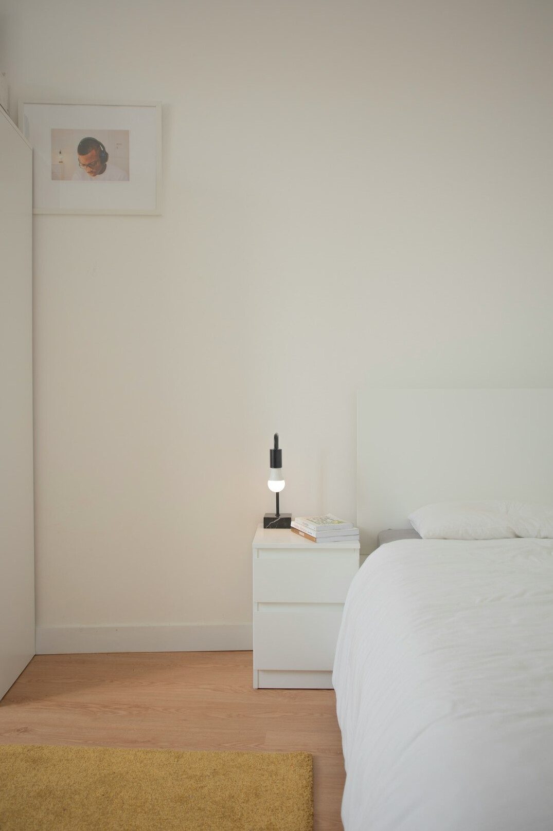 minimalist celebrity bedroom