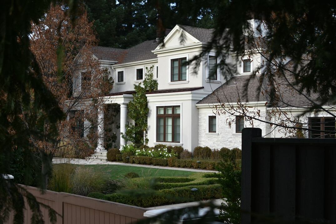 hollywood celebrity mansion exterior