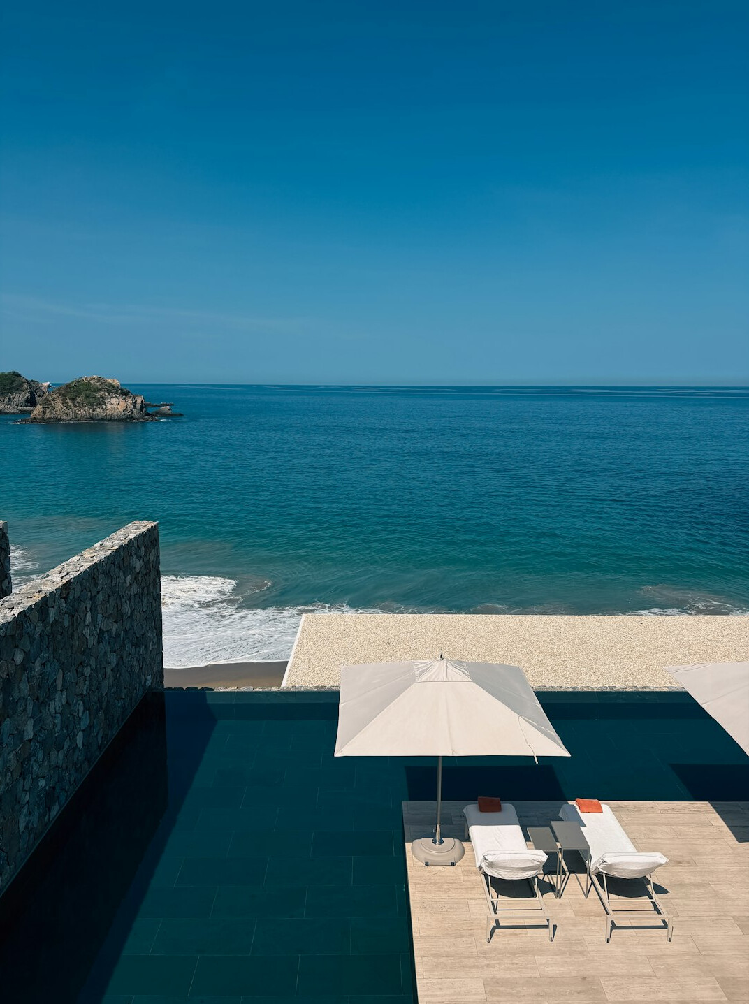 luxury villa pool view
